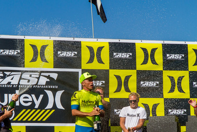 Kelly Slater wins the 2012 Hurley Pro